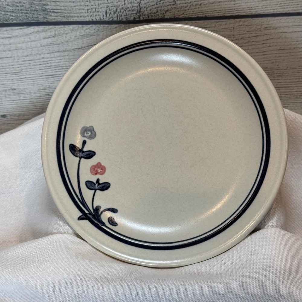 Pfaltzgraff Village Stoneware Set 2 Cereal Bowls 4 Bread Plates USA Vintage - Picture 8 of 12